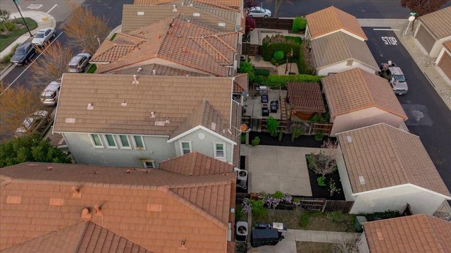 3040 Village Plaza Dr, Roseville, CA 95747