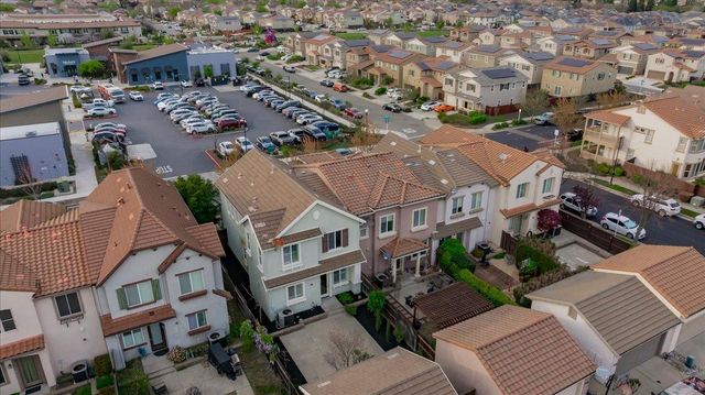 3040 Village Plaza Dr, Roseville, CA 95747