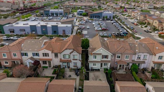 3040 Village Plaza Dr, Roseville, CA 95747