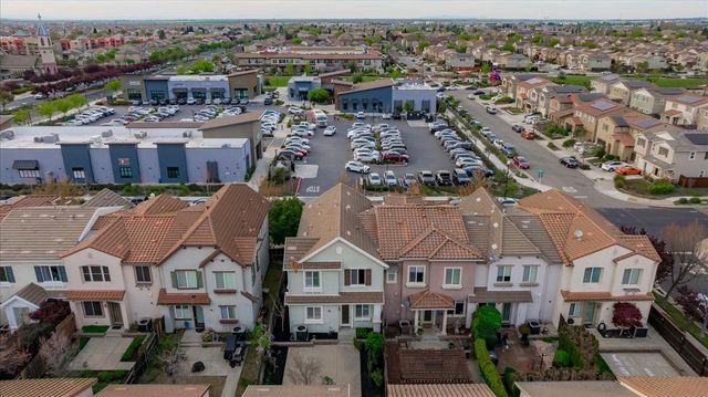 3040 Village Plaza Dr, Roseville, CA 95747