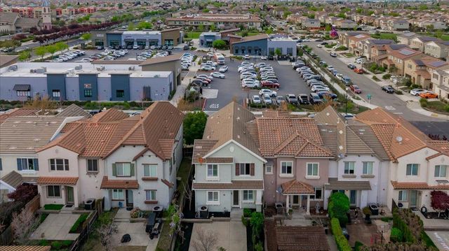 3040 Village Plaza Dr, Roseville, CA 95747