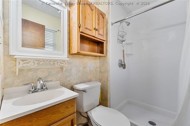 827 Dairy Road, Poca, WV 25159