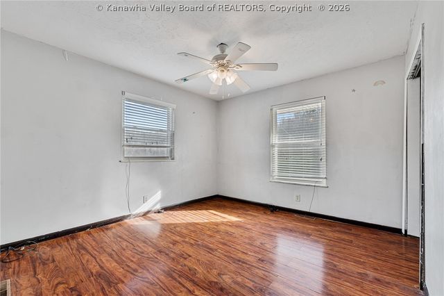 827 Dairy Road, Poca, WV 25159