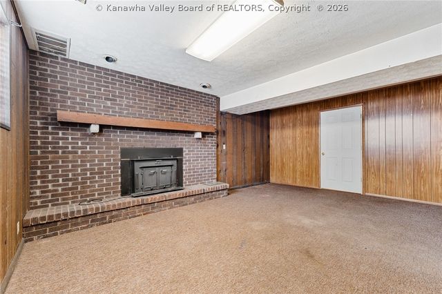 827 Dairy Road, Poca, WV 25159