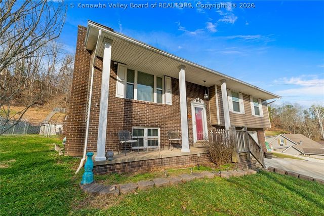 827 Dairy Road, Poca, WV 25159