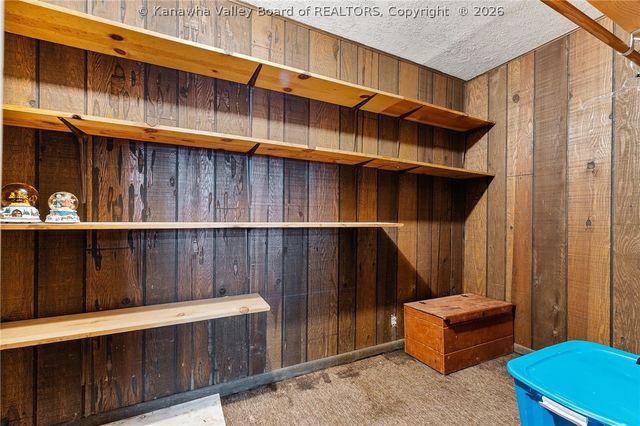 827 Dairy Road, Poca, WV 25159