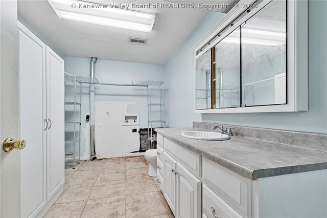 827 Dairy Road, Poca, WV 25159