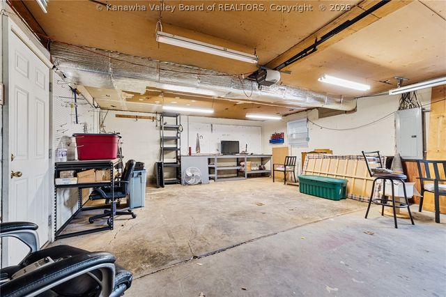 827 Dairy Road, Poca, WV 25159