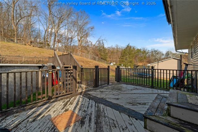 827 Dairy Road, Poca, WV 25159