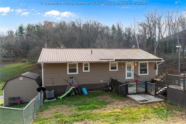 827 Dairy Road, Poca, WV 25159