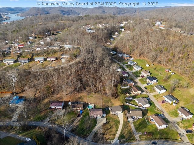 827 Dairy Road, Poca, WV 25159