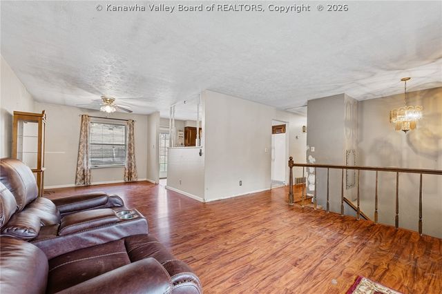 827 Dairy Road, Poca, WV 25159