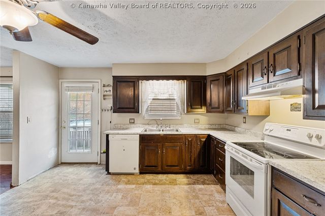 827 Dairy Road, Poca, WV 25159