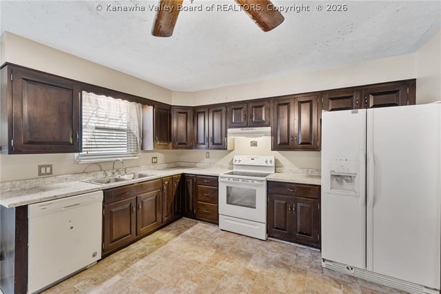 827 Dairy Road, Poca, WV 25159