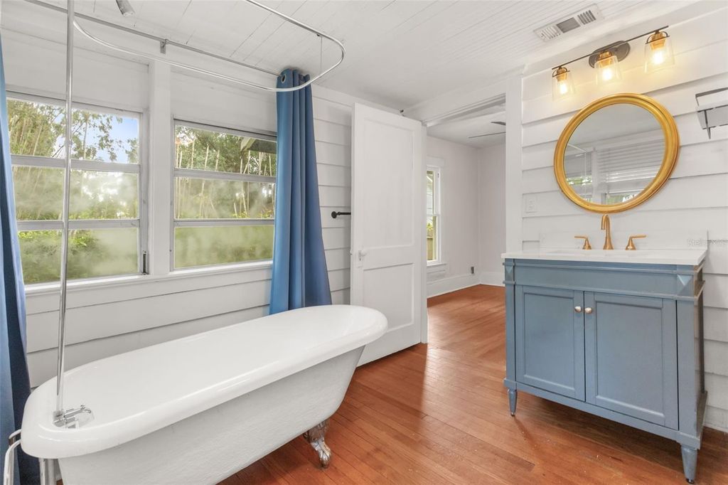 Image 14 of property listing at 1915 E CONCORD STREET, Orlando, FL 32803