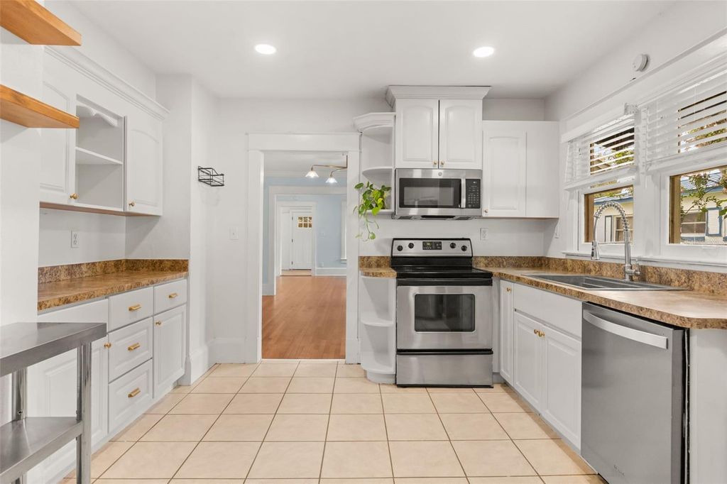 Image 7 of property listing at 1915 E CONCORD STREET, Orlando, FL 32803