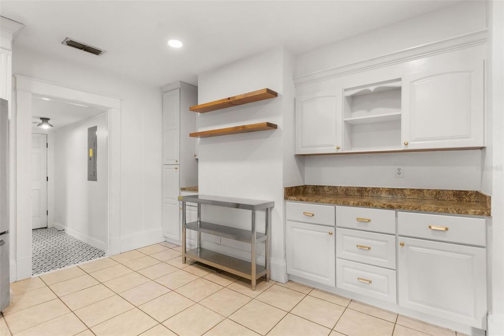 Image 8 of property listing at 1915 E CONCORD STREET, Orlando, FL 32803