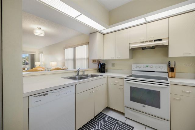 880 BIRD BAY DRIVE W 106, Venice, FL 34285