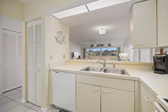 880 BIRD BAY DRIVE W 106, Venice, FL 34285