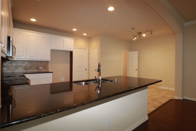 913 Shelby Lane, Lewisville, TX 75056
