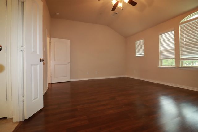 913 Shelby Lane, Lewisville, TX 75056