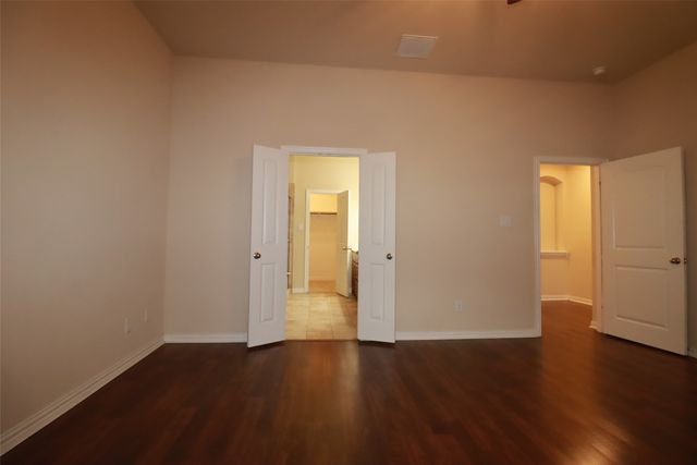 913 Shelby Lane, Lewisville, TX 75056