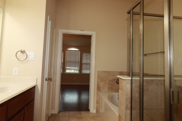 913 Shelby Lane, Lewisville, TX 75056