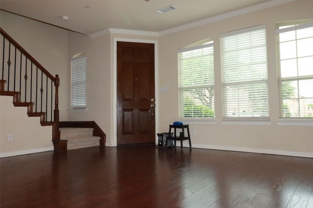 913 Shelby Lane, Lewisville, TX 75056