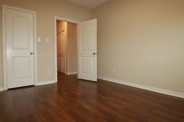 913 Shelby Lane, Lewisville, TX 75056