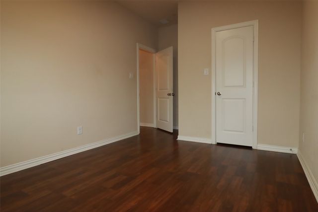 913 Shelby Lane, Lewisville, TX 75056