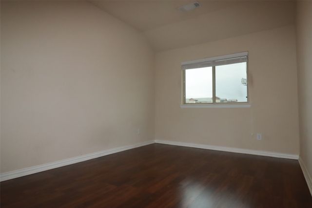 913 Shelby Lane, Lewisville, TX 75056