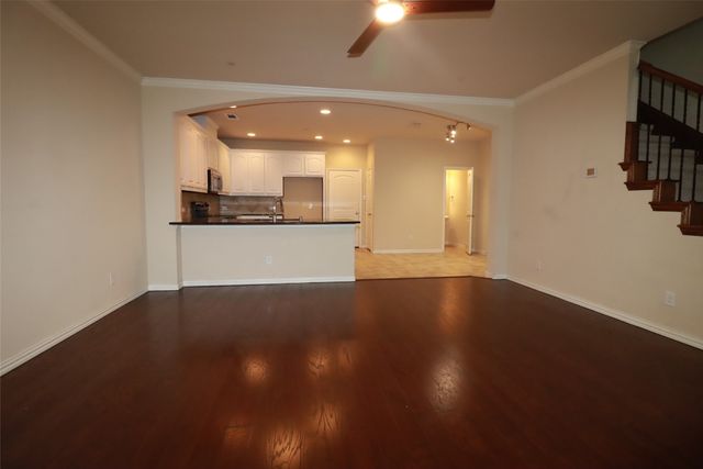 913 Shelby Lane, Lewisville, TX 75056