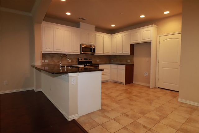 913 Shelby Lane, Lewisville, TX 75056