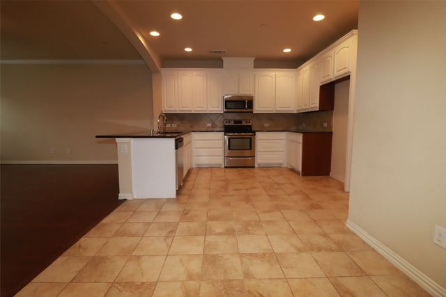 913 Shelby Lane, Lewisville, TX 75056