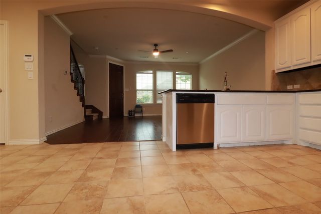 913 Shelby Lane, Lewisville, TX 75056