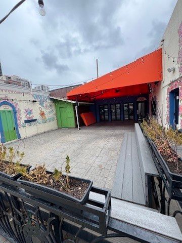 215 W North Avenue, Chicago, IL 60610