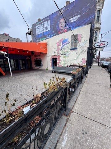 215 W North Avenue, Chicago, IL 60610