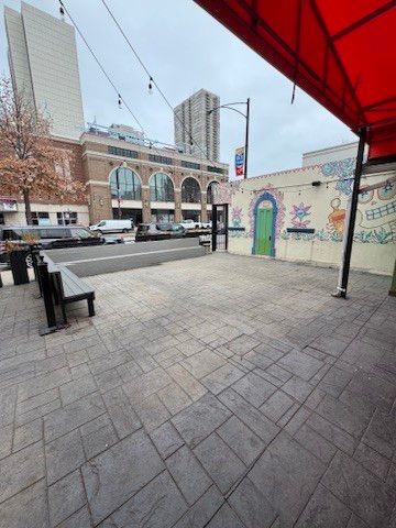 215 W North Avenue, Chicago, IL 60610