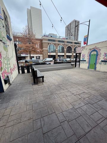 215 W North Avenue, Chicago, IL 60610