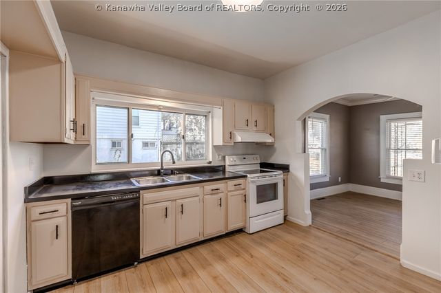 904 Lee Street, St Albans, WV 25177