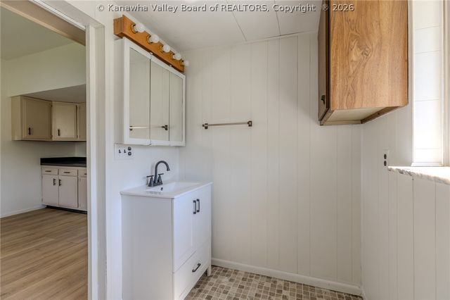 904 Lee Street, St Albans, WV 25177