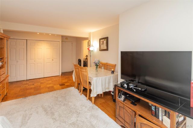 77 Carpenter Avenue 3B, Mount Kisco, NY 10549