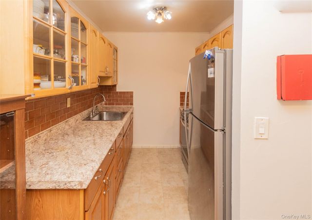 77 Carpenter Avenue 3B, Mount Kisco, NY 10549