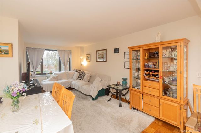 77 Carpenter Avenue 3B, Mount Kisco, NY 10549
