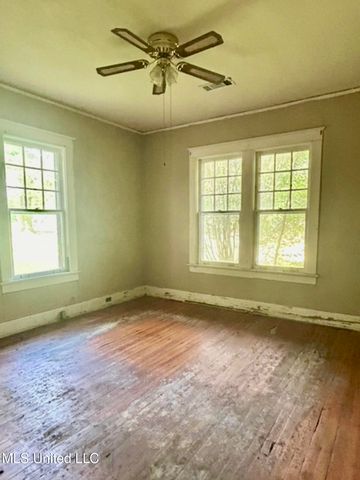 2305 Grenada Boulevard, Greenwood, MS 38930