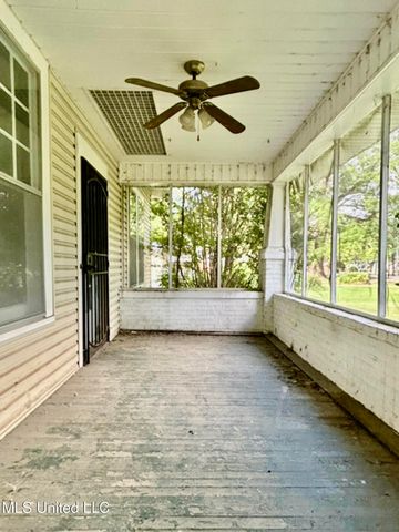 2305 Grenada Boulevard, Greenwood, MS 38930