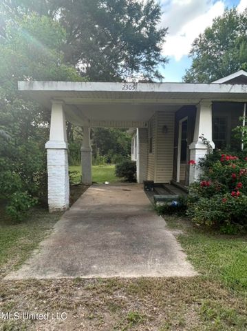 2305 Grenada Boulevard, Greenwood, MS 38930