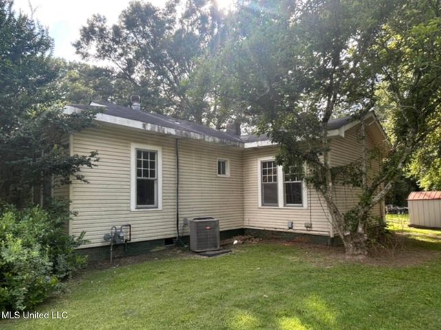 2305 Grenada Boulevard, Greenwood, MS 38930