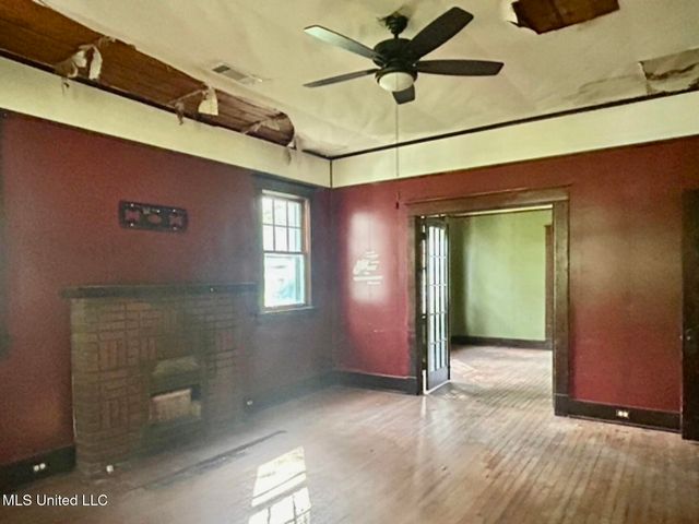 2305 Grenada Boulevard, Greenwood, MS 38930