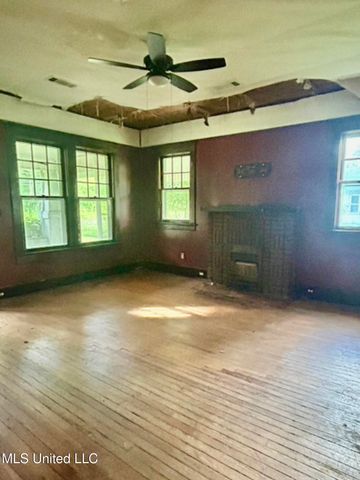 2305 Grenada Boulevard, Greenwood, MS 38930